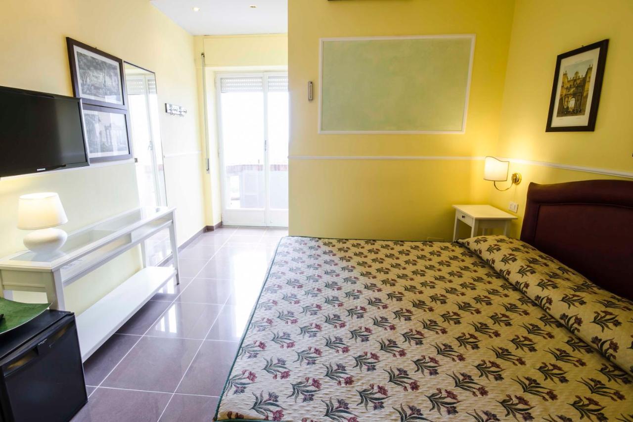 Hotel Tarconte Tarquinia Bagian luar foto