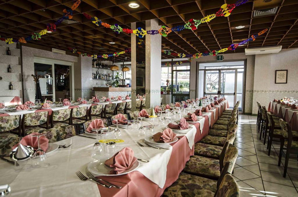 Hotel Tarconte Tarquinia Bagian luar foto