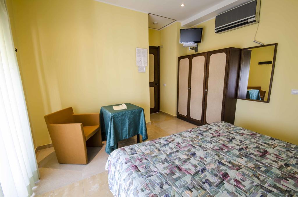 Hotel Tarconte Tarquinia Bagian luar foto
