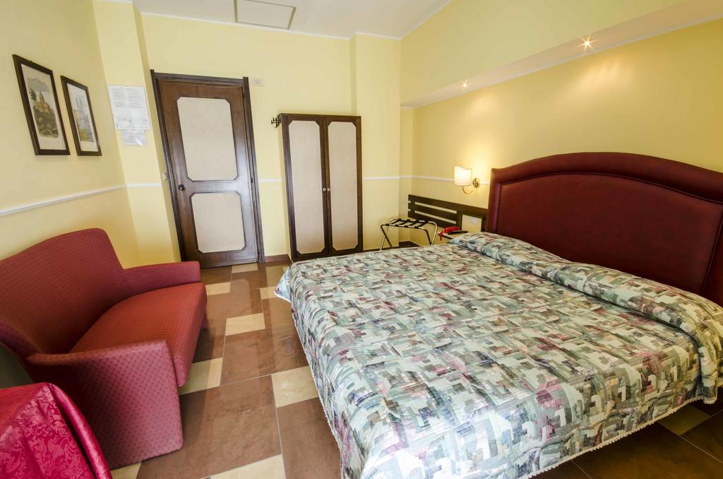 Hotel Tarconte Tarquinia Bagian luar foto
