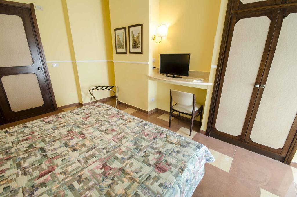 Hotel Tarconte Tarquinia Bagian luar foto