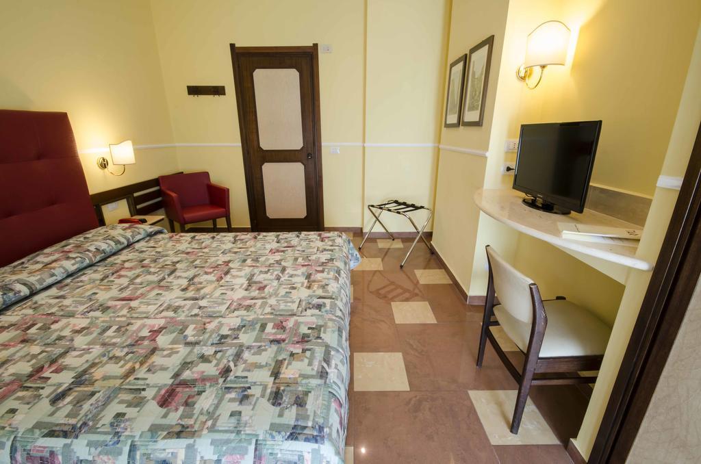 Hotel Tarconte Tarquinia Bagian luar foto