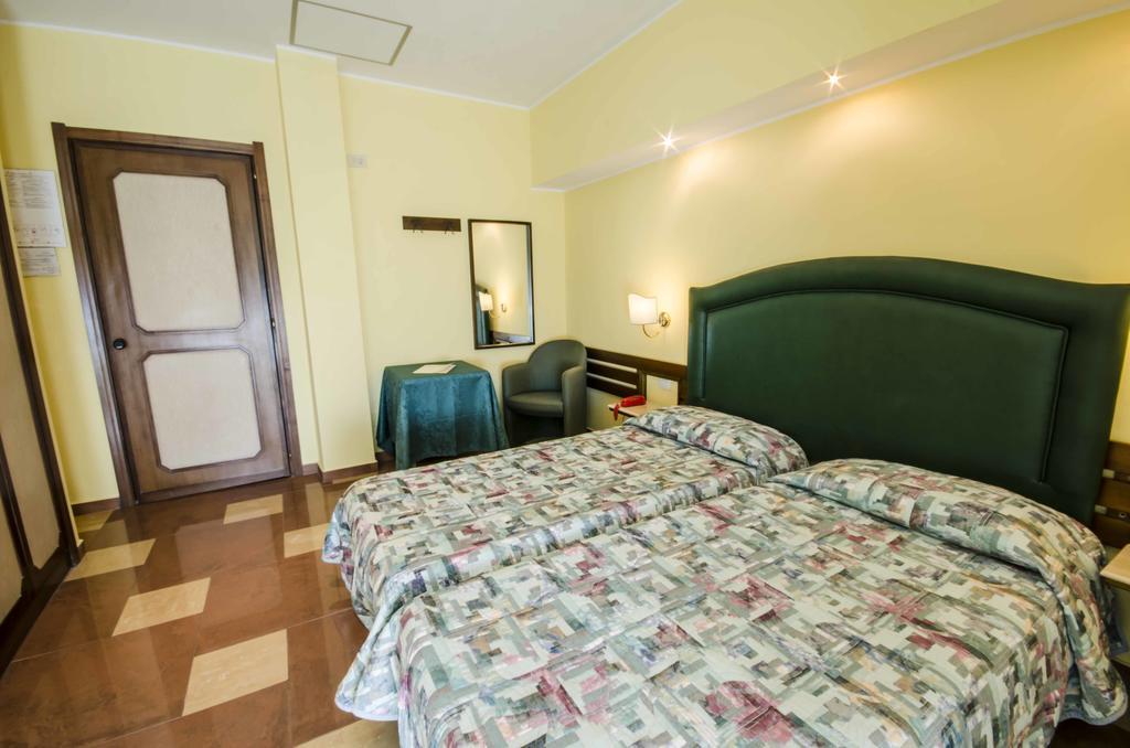 Hotel Tarconte Tarquinia Bagian luar foto