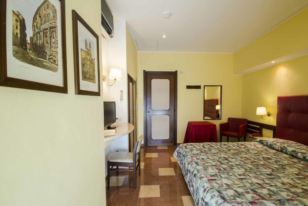 Hotel Tarconte Tarquinia Bagian luar foto