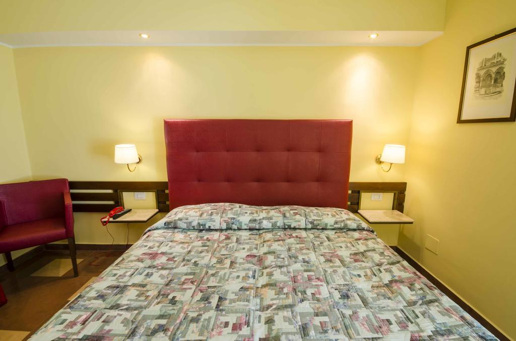 Hotel Tarconte Tarquinia Bagian luar foto