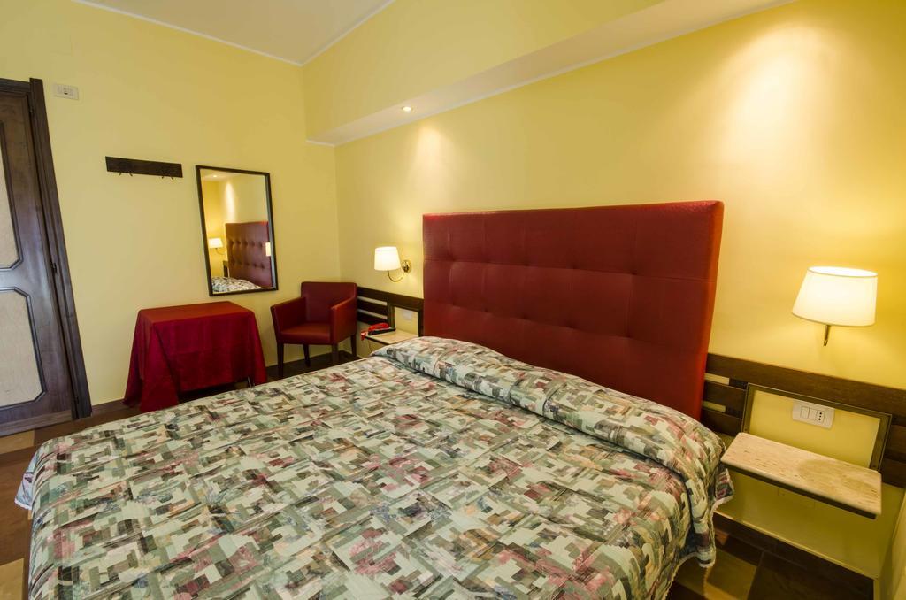 Hotel Tarconte Tarquinia Bagian luar foto