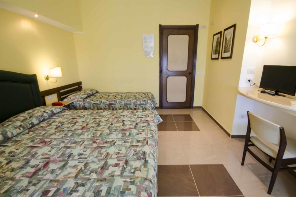 Hotel Tarconte Tarquinia Bagian luar foto