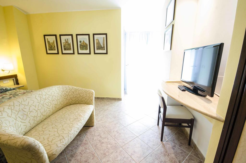 Hotel Tarconte Tarquinia Bagian luar foto