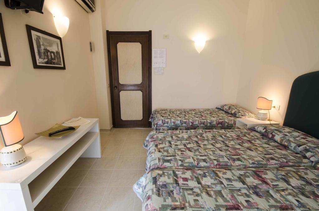 Hotel Tarconte Tarquinia Bagian luar foto