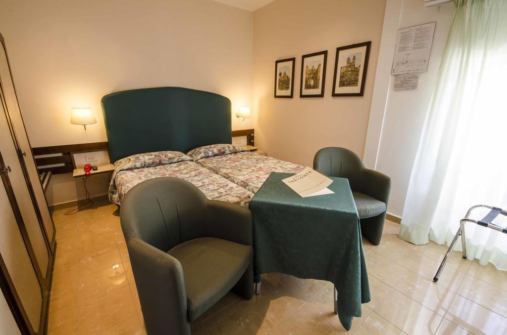 Hotel Tarconte Tarquinia Bagian luar foto