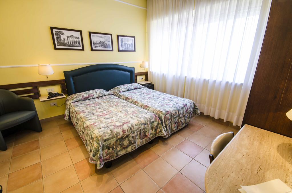 Hotel Tarconte Tarquinia Bagian luar foto