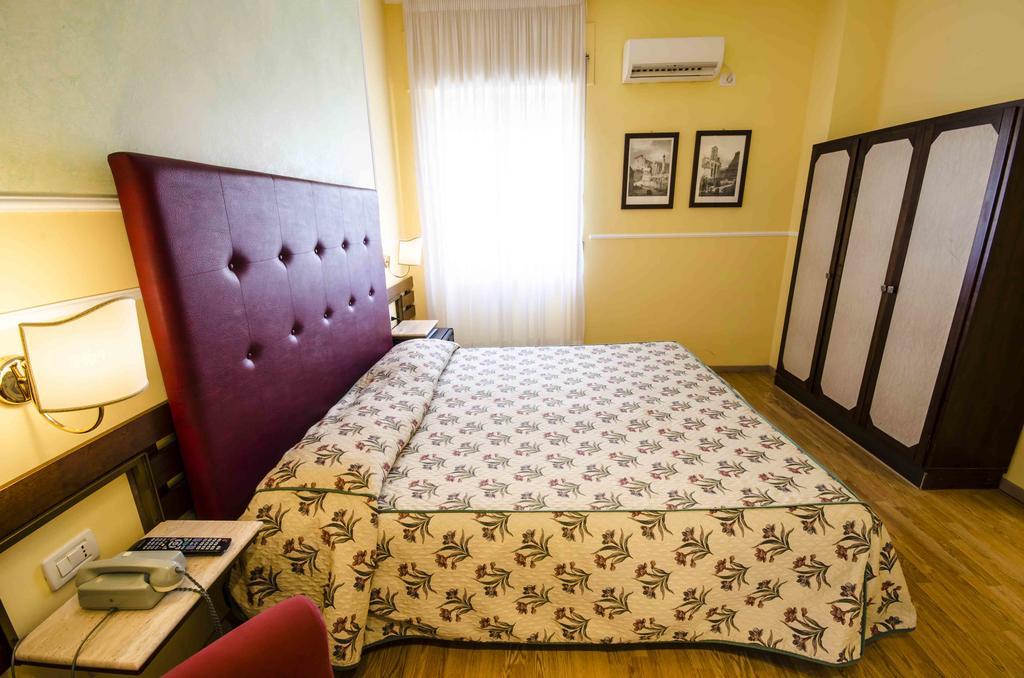 Hotel Tarconte Tarquinia Bagian luar foto