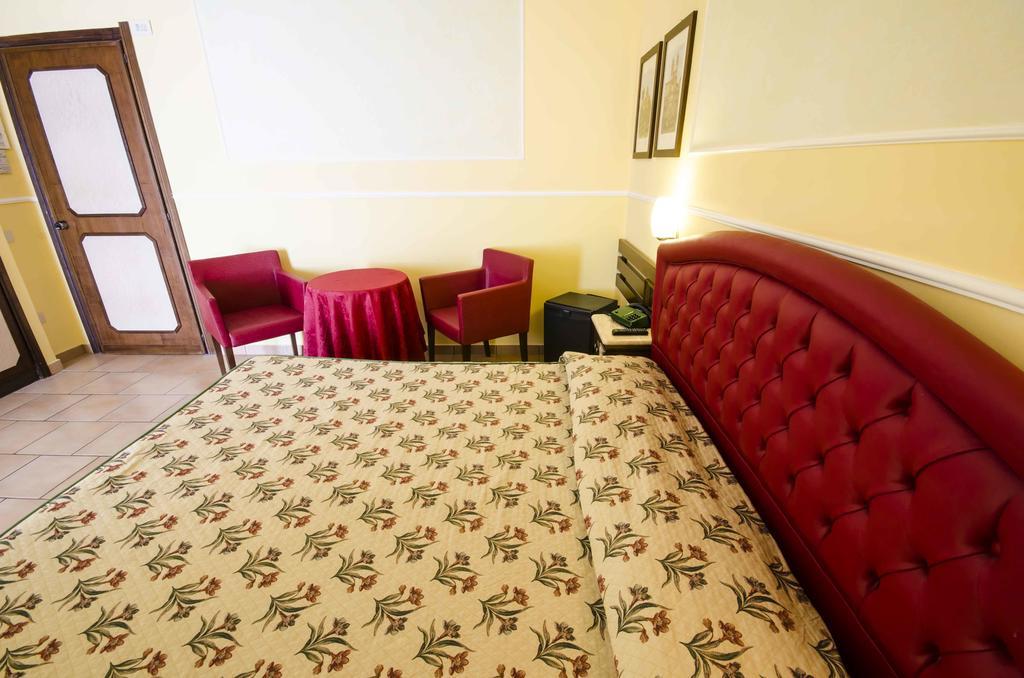Hotel Tarconte Tarquinia Bagian luar foto