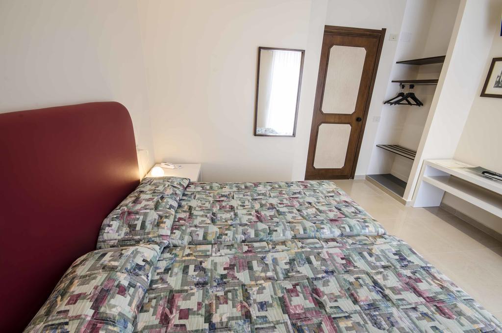 Hotel Tarconte Tarquinia Bagian luar foto