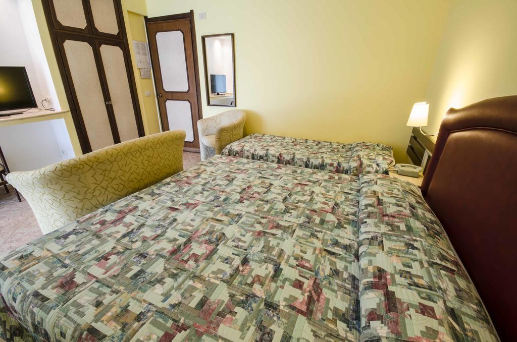 Hotel Tarconte Tarquinia Bagian luar foto