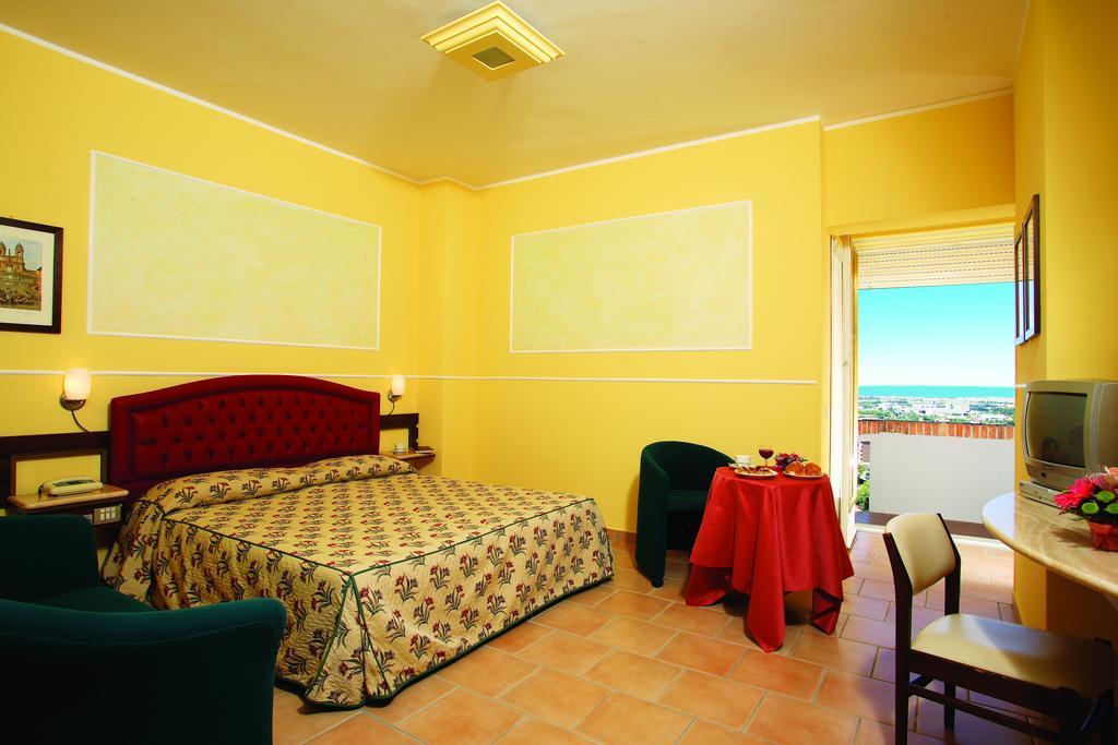 Hotel Tarconte Tarquinia Bagian luar foto