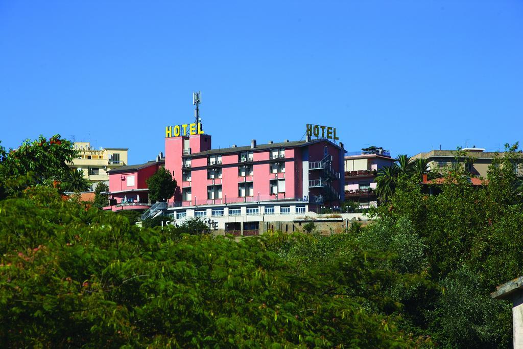 Hotel Tarconte Tarquinia Bagian luar foto